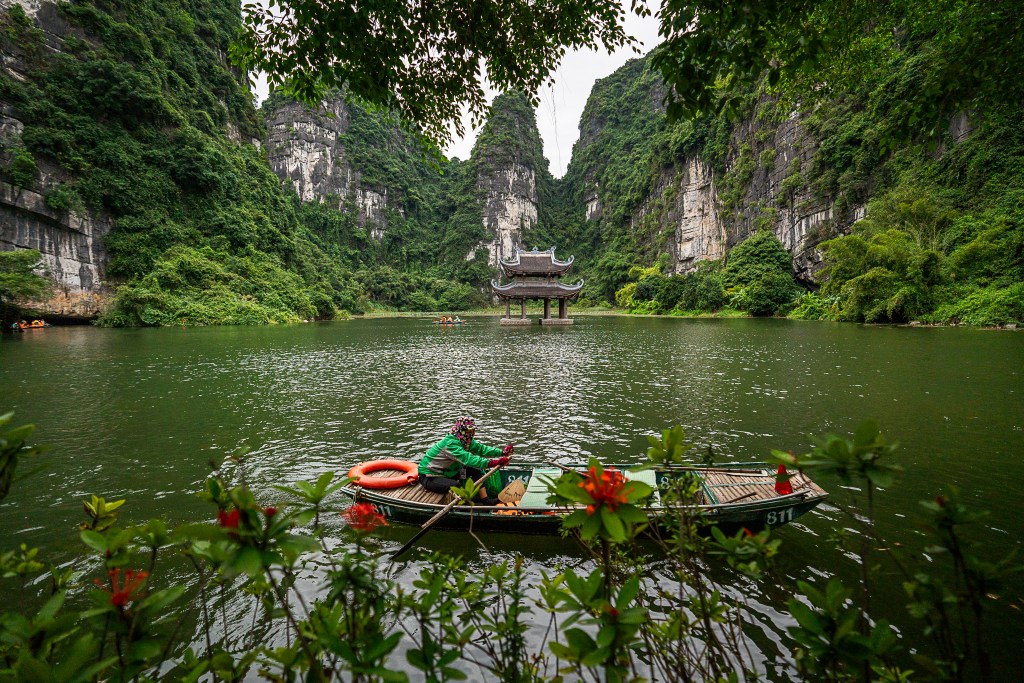 Trang An Boat Tour Ninh Binh Vietnam