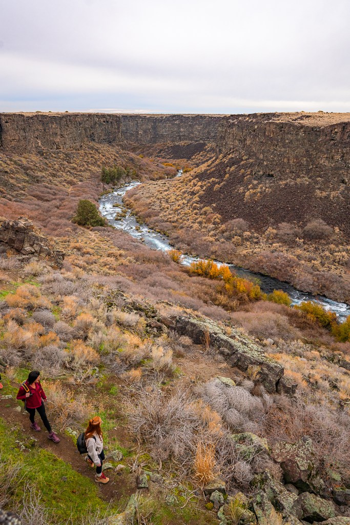 Hikers at Box Canyon State Park
